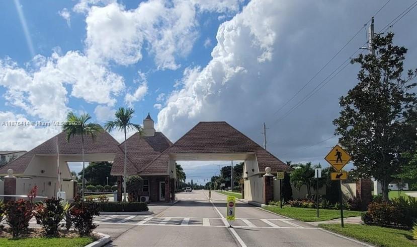 37 Brighton A, Unit 37 Boca Raton, FL 33434 - Photo 24 of 30 a front view of a house with a garden