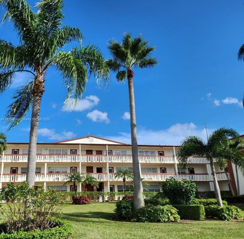 37 Brighton A, Unit 37 Boca Raton, FL 33434 - Photo 30 of 30 a front view of a building with garden