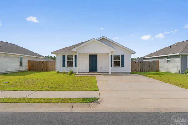 $1,750 | 6222 June Bug Drive, Milton, FL 32583