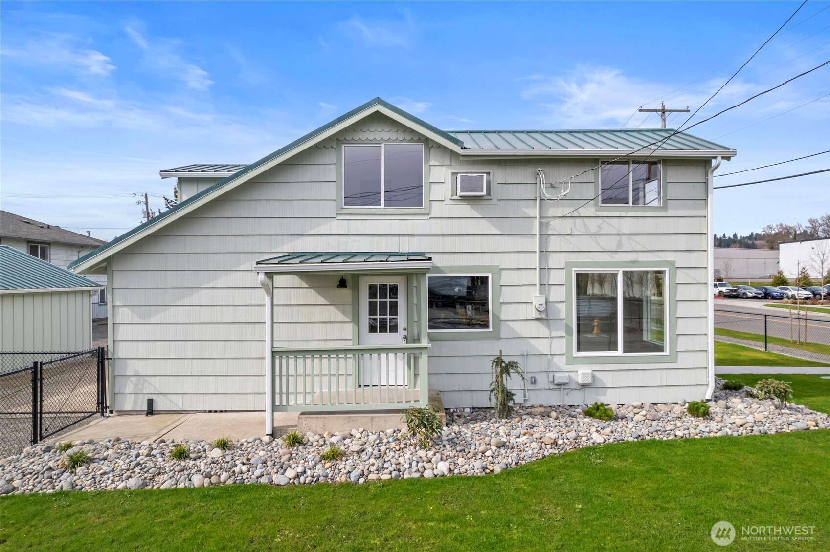 1408 Hubbard Street Sumner, WA 98390 - Photo 2 of 35