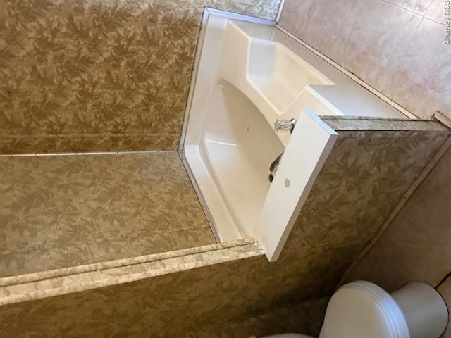 1661 Old Country Road, Unit 415 Riverhead, NY 11901 - Photo 8 of 10 a bathroom with a bathtub and toilet