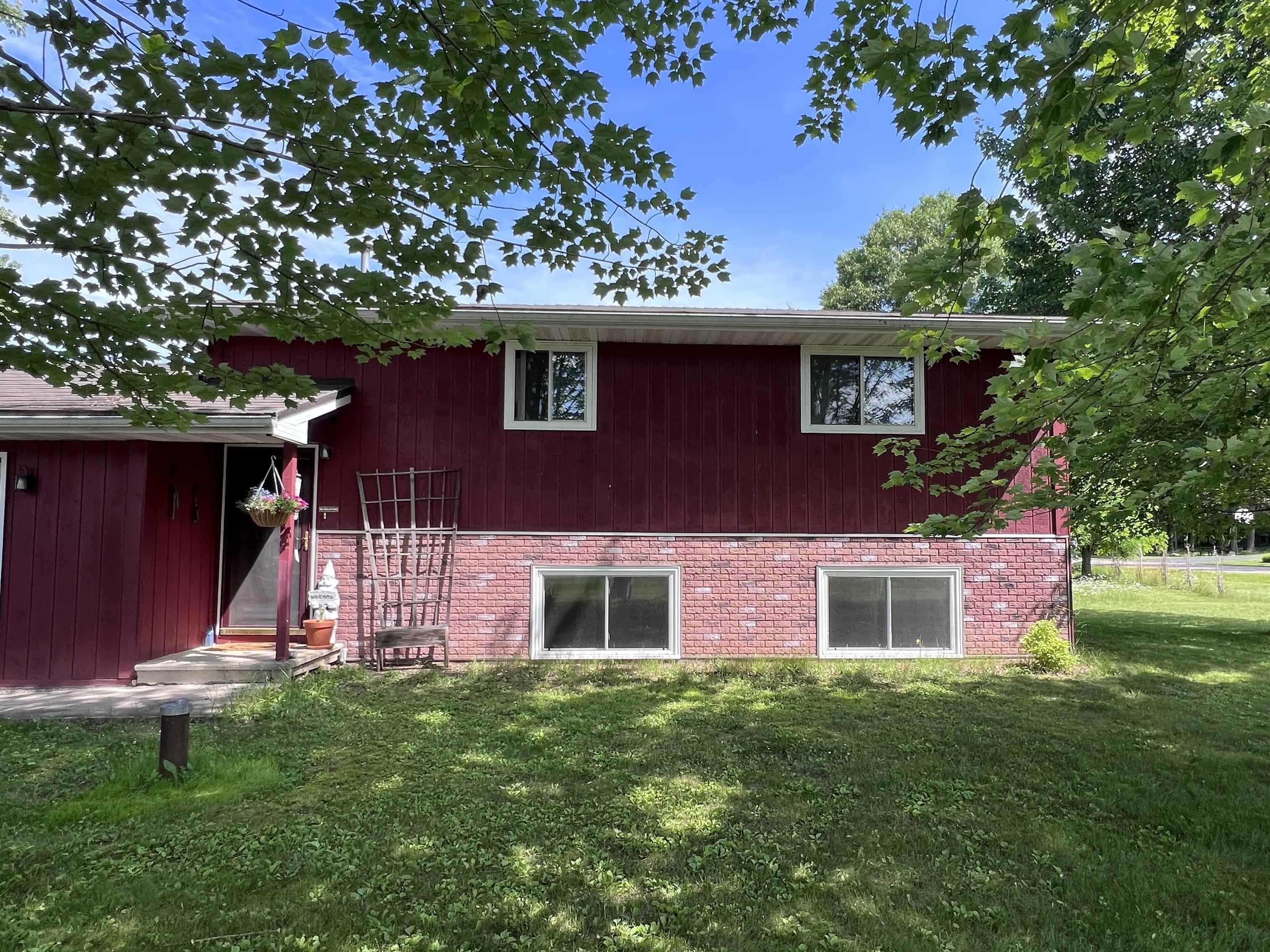 E1894 Patricia Street Waupaca, WI 54981 - Photo 3 of 28