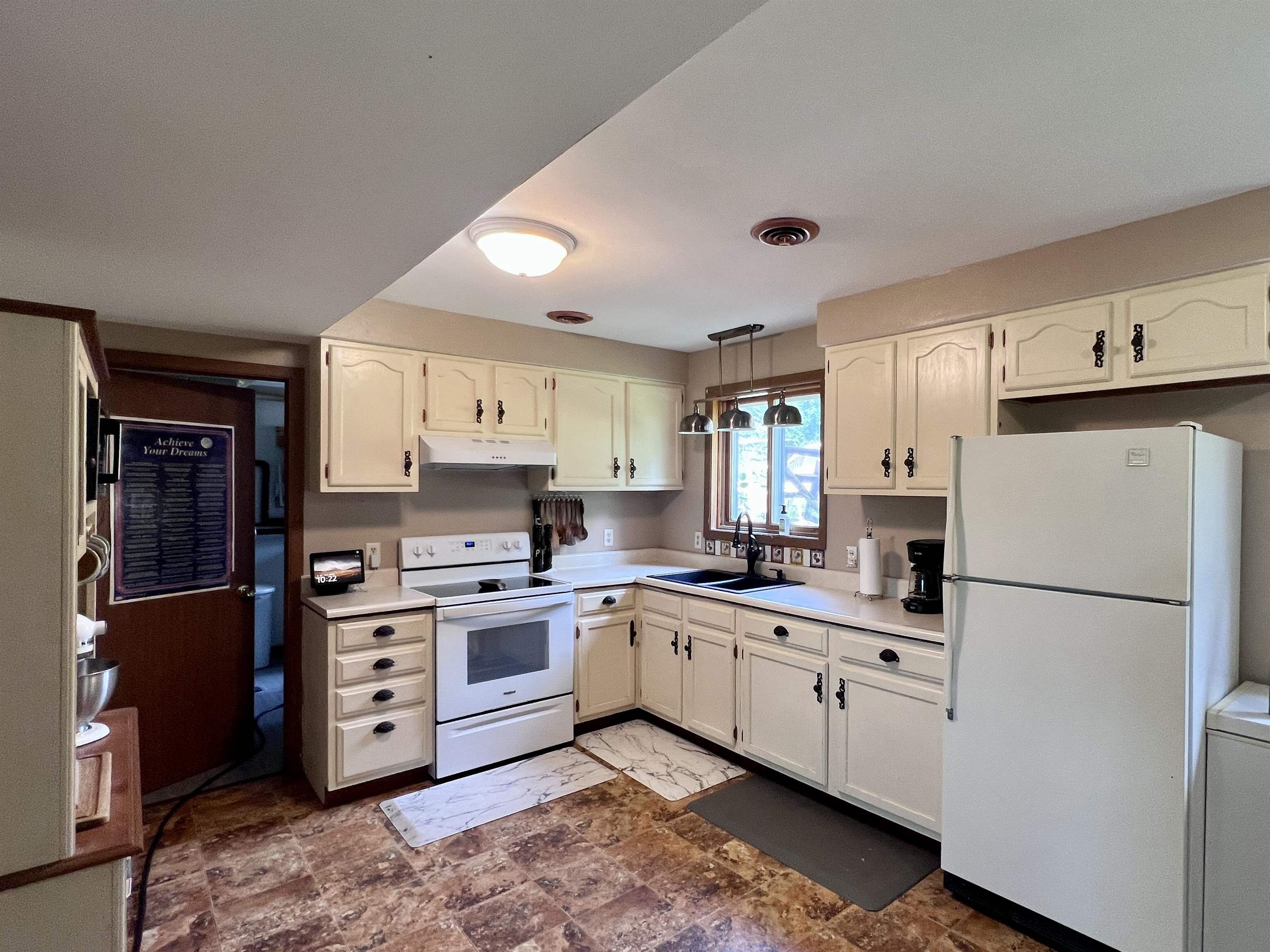 E1894 Patricia Street Waupaca, WI 54981 - Photo 8 of 28