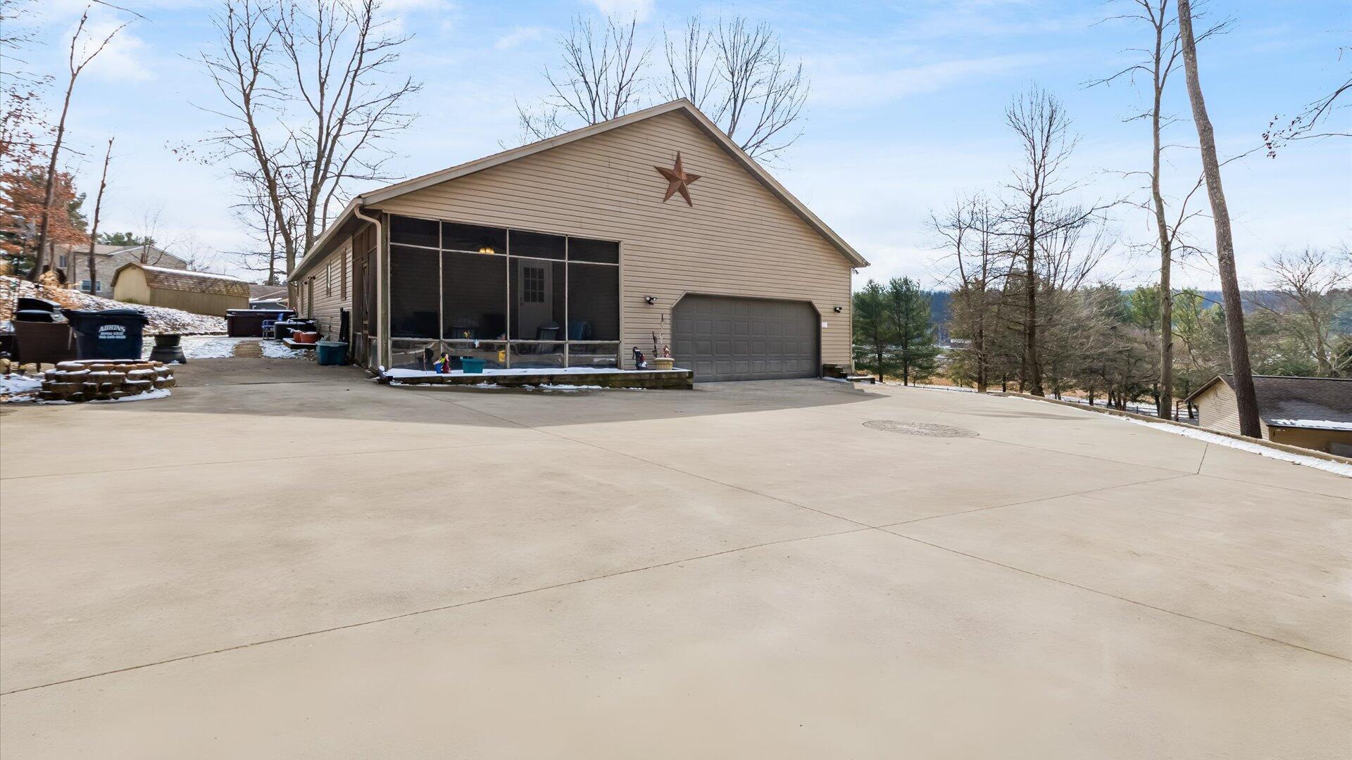 4491 Price Road Newark, OH 43055 - Photo 37 of 47 side garage