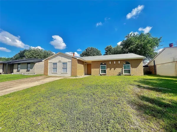 $2,295 | 1410 Independence Trail, Grand Prairie, TX 75052