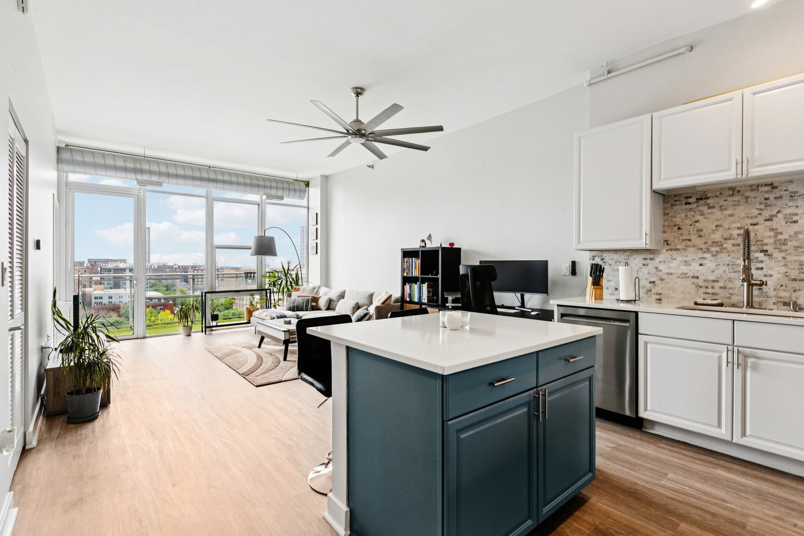901 West Madison Street, Unit 1002 Chicago, IL 60607 - Photo 11 of 29 Gallery Image 11