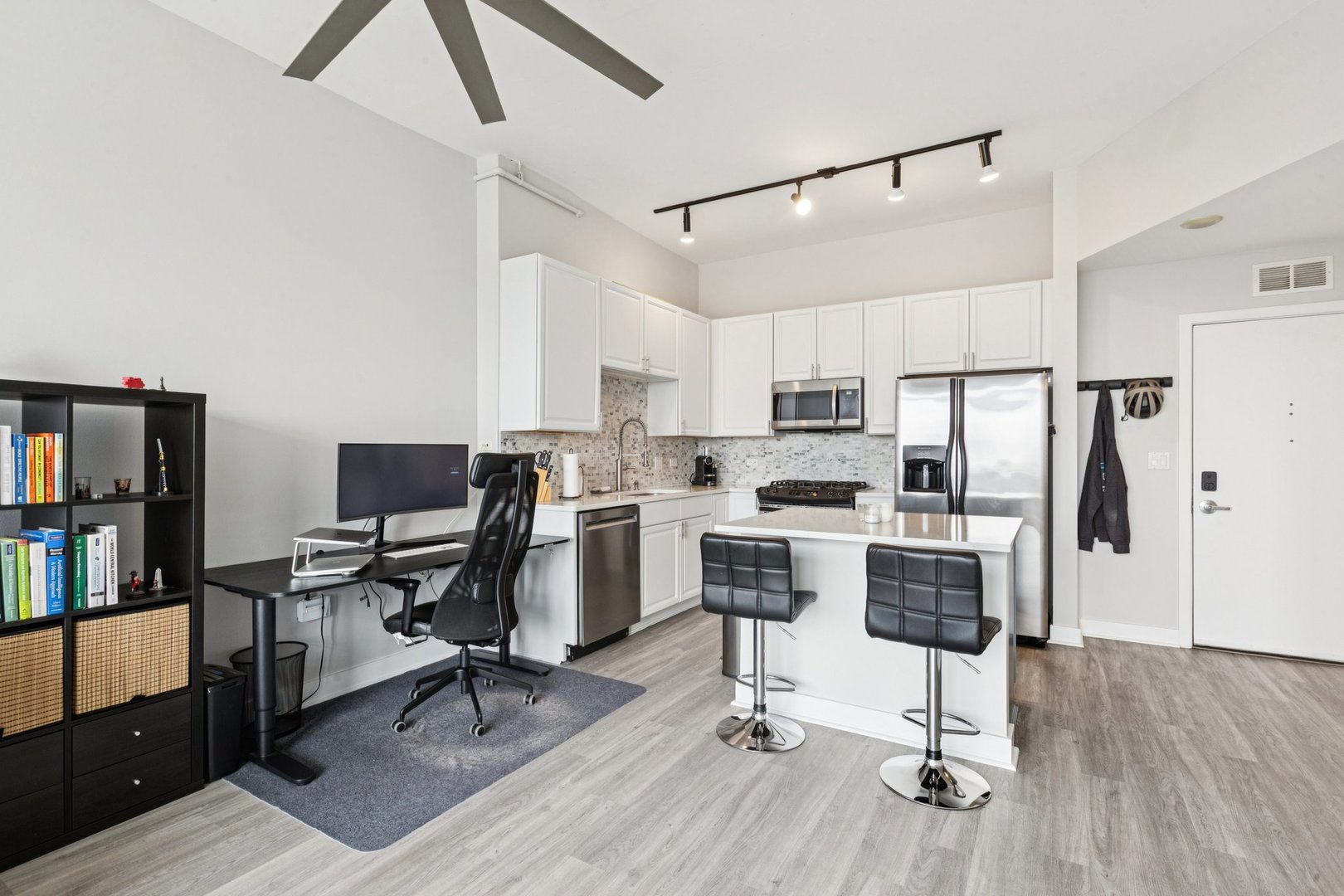 901 West Madison Street, Unit 1002 Chicago, IL 60607 - Photo 12 of 29 Gallery Image 12