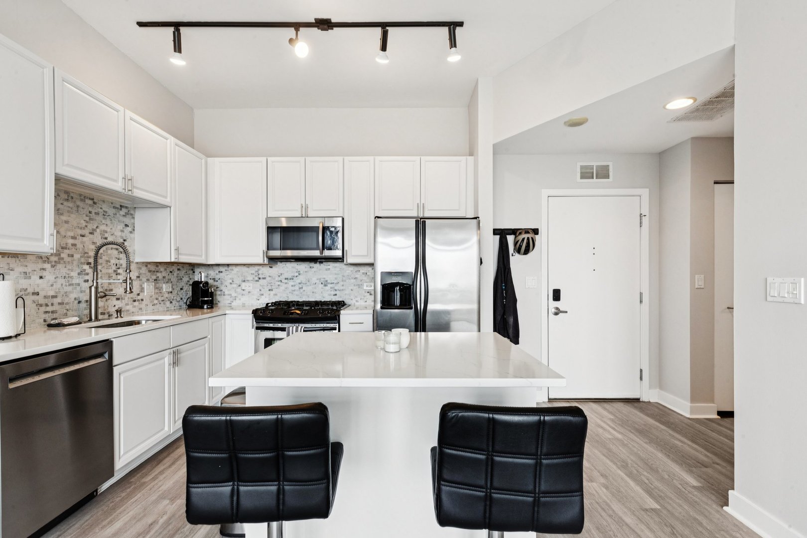 901 West Madison Street, Unit 1002 Chicago, IL 60607 - Photo 13 of 29 Gallery Image 13