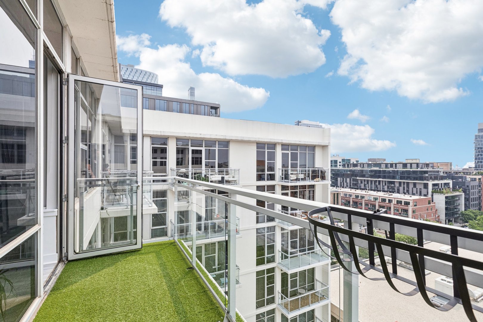 901 West Madison Street, Unit 1002 Chicago, IL 60607 - Photo 27 of 29 Gallery Image 27