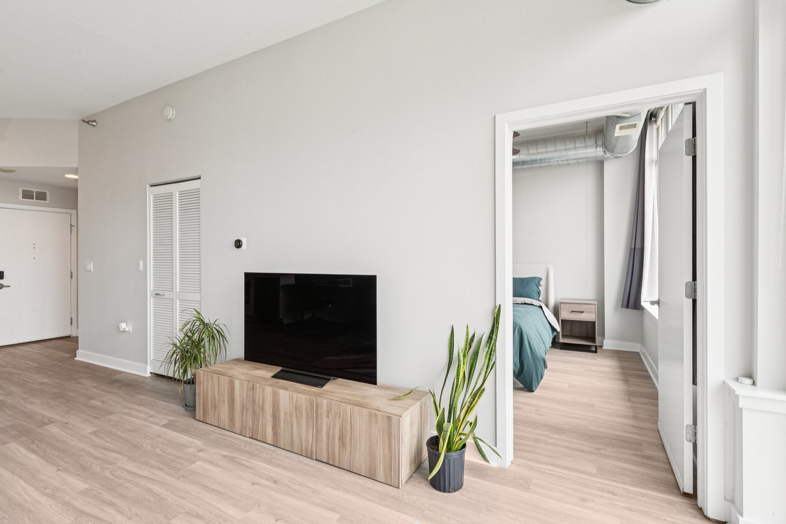 901 West Madison Street, Unit 1002 Chicago, IL 60607 - Photo 8 of 29 Gallery Image 8
