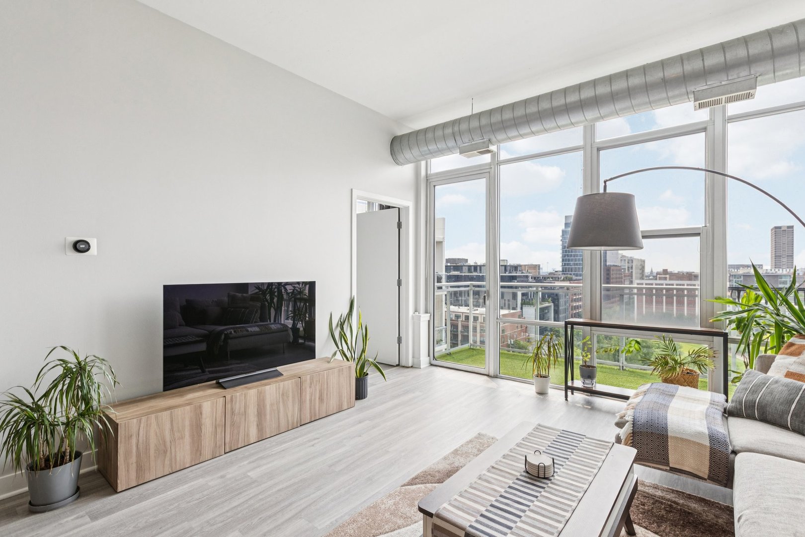 901 West Madison Street, Unit 1002 Chicago, IL 60607 - Photo 9 of 29 Gallery Image 9