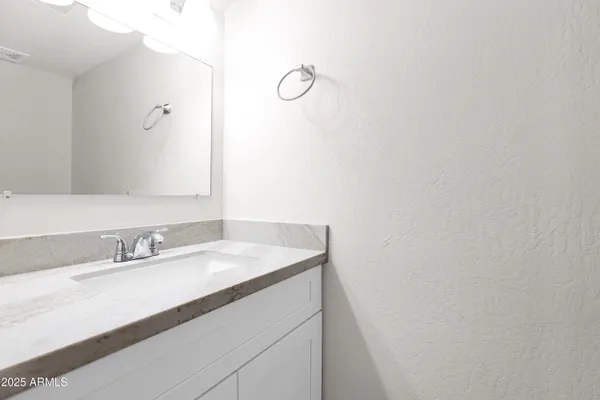 $300,000 | 17620 North 17th Place, Unit 25, Phoenix, AZ 85022