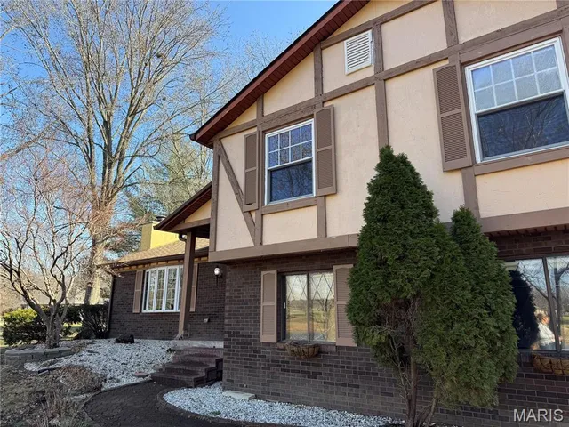 $475,000 | 211 Covered Bridge Lane, Belleville, IL 62221