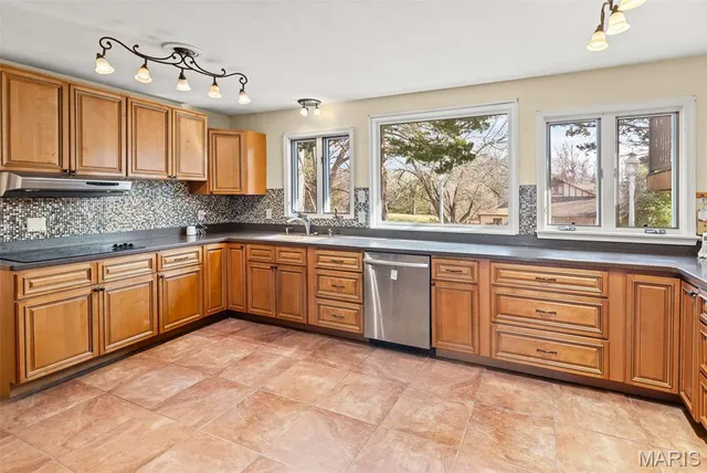 $449,900 | 211 Covered Bridge Lane, Belleville, IL 62221