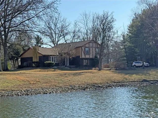 $475,000 | 211 Covered Bridge Lane, Belleville, IL 62221