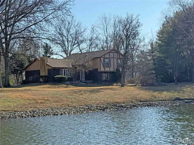 $475,000 | 211 Covered Bridge Lane, Belleville, IL 62221