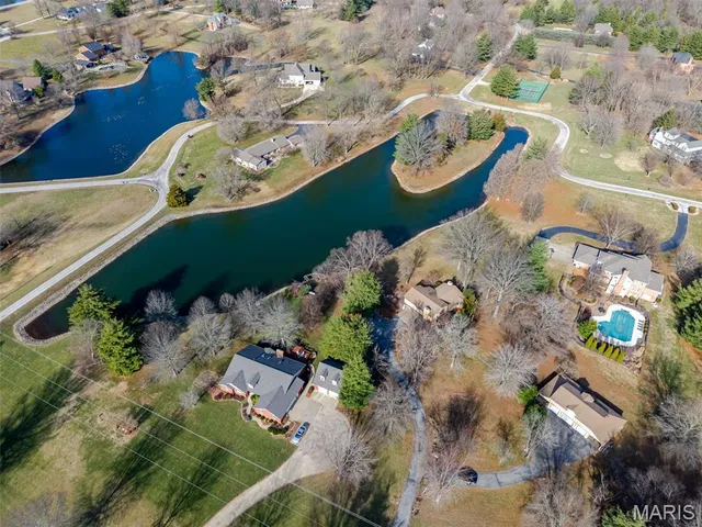 $449,900 | 211 Covered Bridge Lane, Belleville, IL 62221