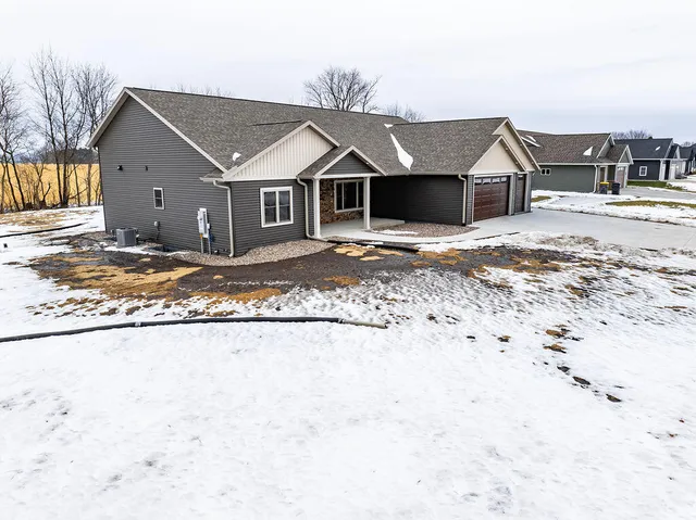 $699,900 | W24362 Fairway Lane, Trempealeau, WI 54661