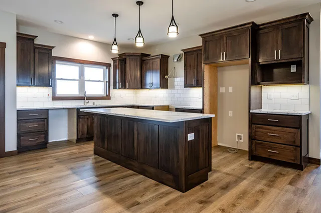 $699,900 | W24362 Fairway Lane, Trempealeau, WI 54661