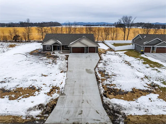 $699,900 | W24362 Fairway Lane, Trempealeau, WI 54661