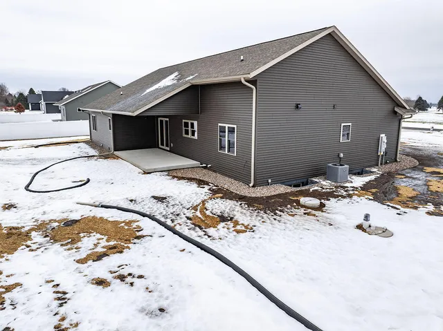 $699,900 | W24362 Fairway Lane, Trempealeau, WI 54661