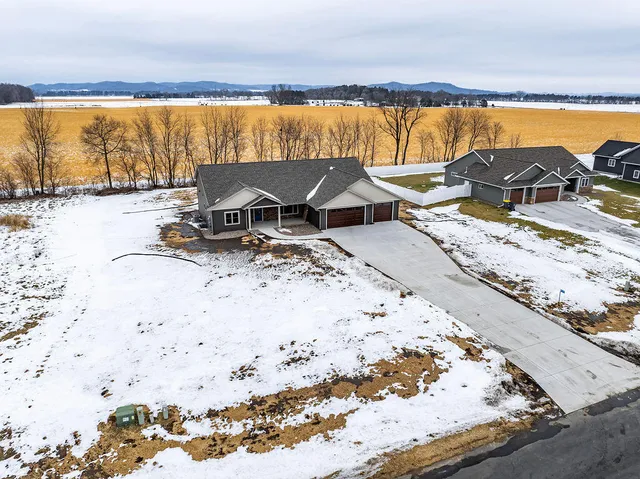 $699,900 | W24362 Fairway Lane, Trempealeau, WI 54661