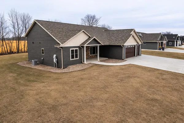 $699,900 | W24362 Fairway Lane, Trempealeau, WI 54661