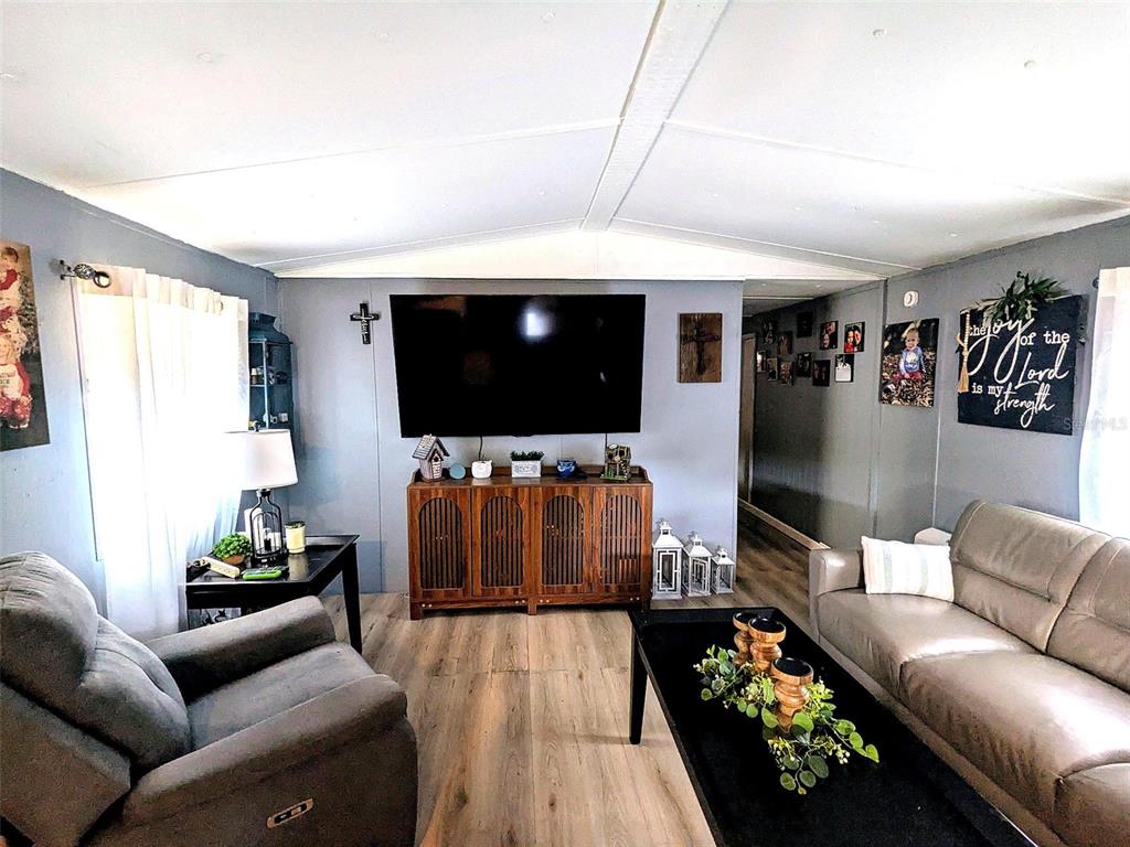 53 Sunset Circle Lake Alfred, FL 33850 - Photo 3 of 13 a living room with furniture and a flat screen tv