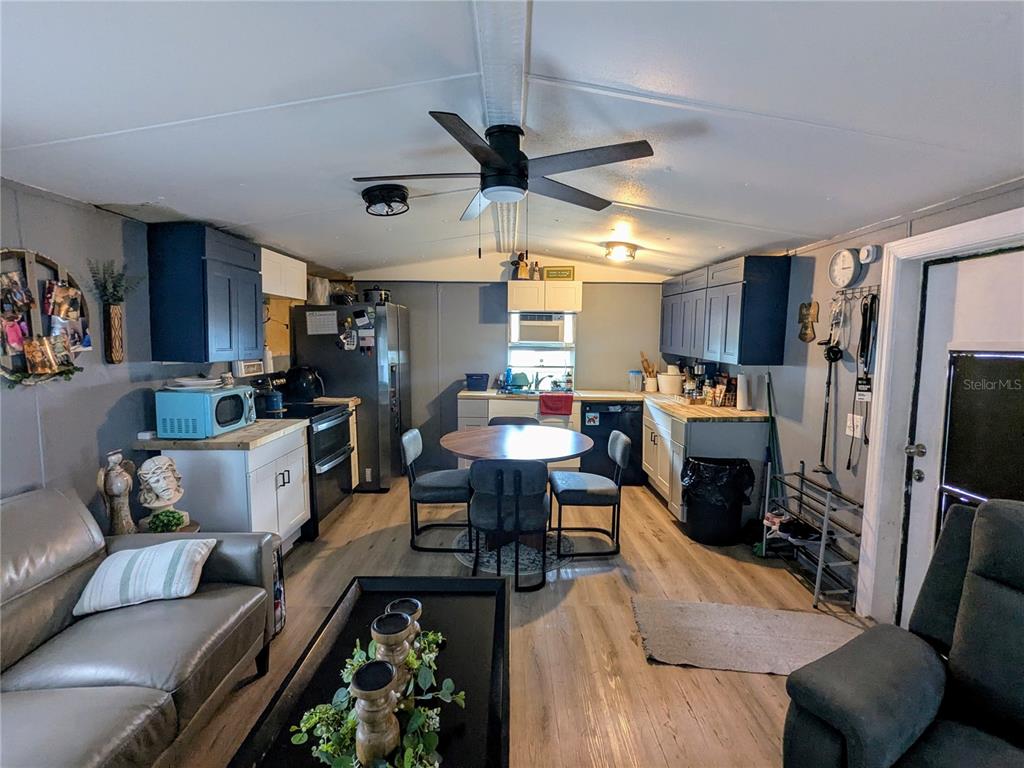53 Sunset Circle Lake Alfred, FL 33850 - Photo 6 of 13 a living room with furniture and a flat screen tv