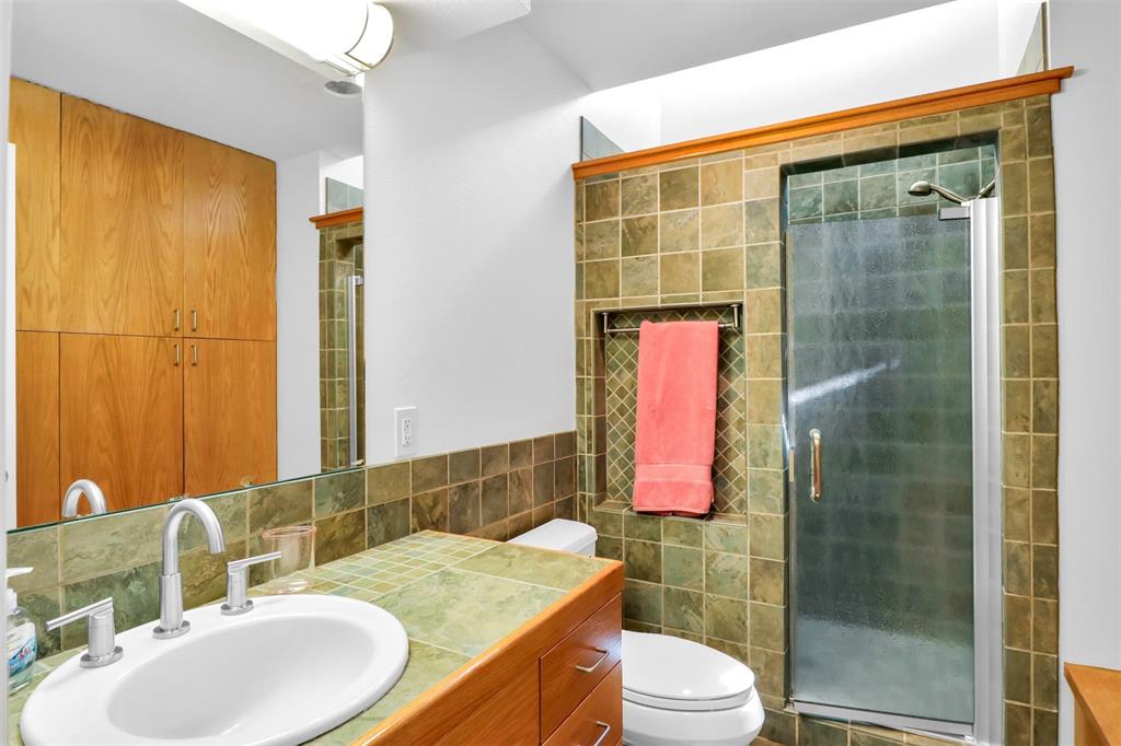 20998 Kiva Circle Flint, TX 75762 - Photo 24 of 40 a bathroom with a sink toilet tub and shower