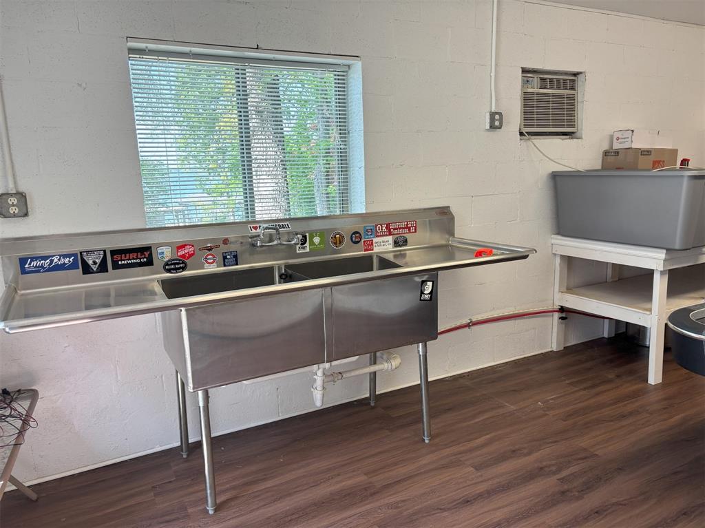 20998 Kiva Circle Flint, TX 75762 - Photo 36 of 40 a room with furniture window and wooden floor