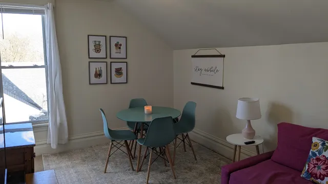 $1,450 | 422 South Jefferson Street, Unit 2, Woodstock, IL 60098