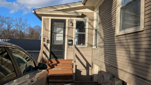 $1,450 | 422 South Jefferson Street, Unit 2, Woodstock, IL 60098