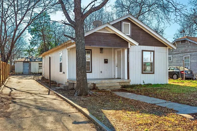 $289,990 | 2522 West Clarendon Drive, Dallas, TX 75211