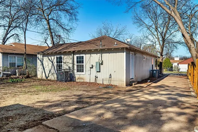$289,990 | 2522 West Clarendon Drive, Dallas, TX 75211