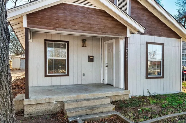 $289,990 | 2522 West Clarendon Drive, Dallas, TX 75211