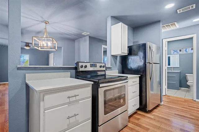 $289,990 | 2522 West Clarendon Drive, Dallas, TX 75211