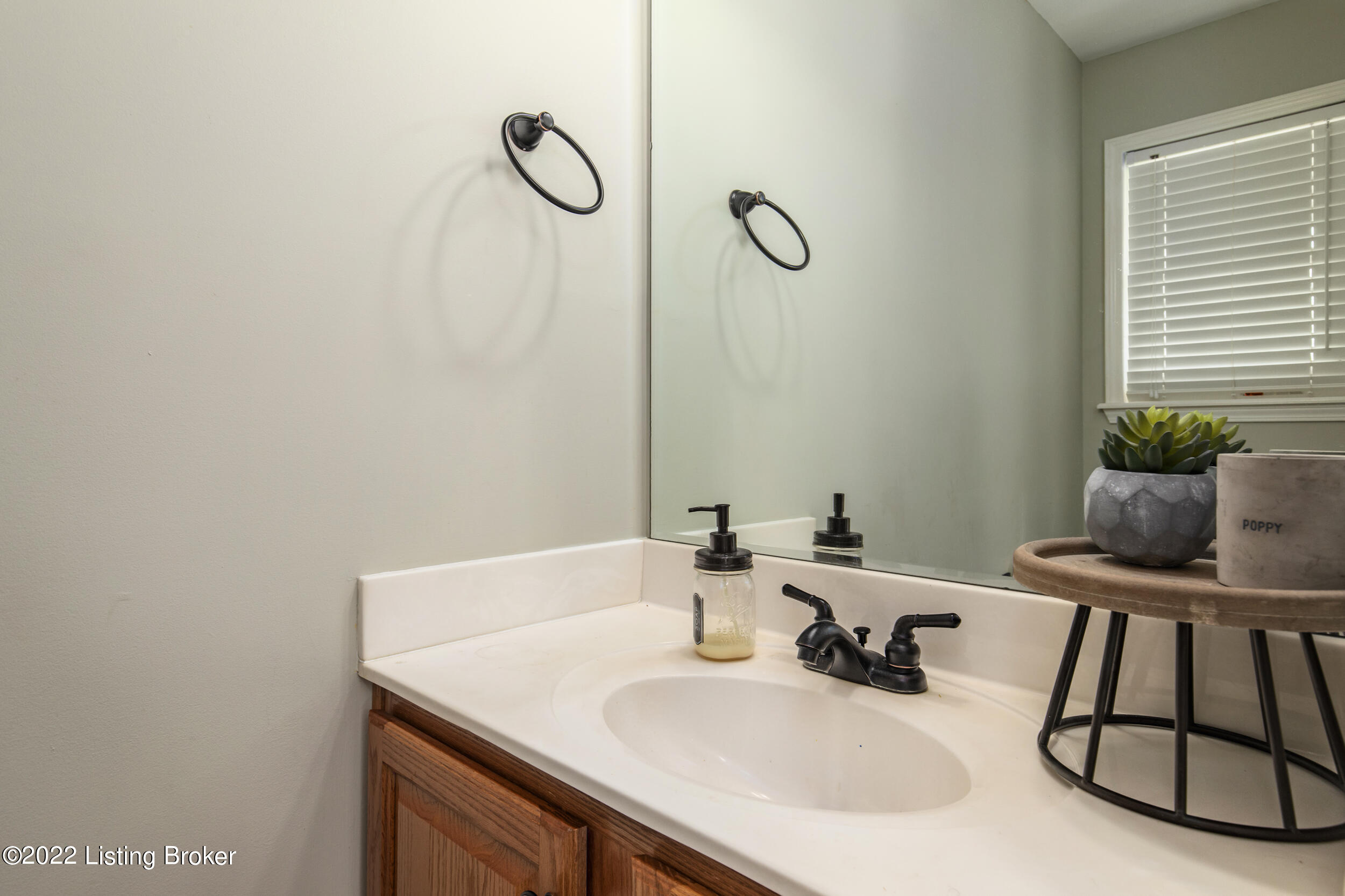 4120 Timber Ridge Road Crestwood, KY 40014 - Photo 19 of 57 21-guest bath