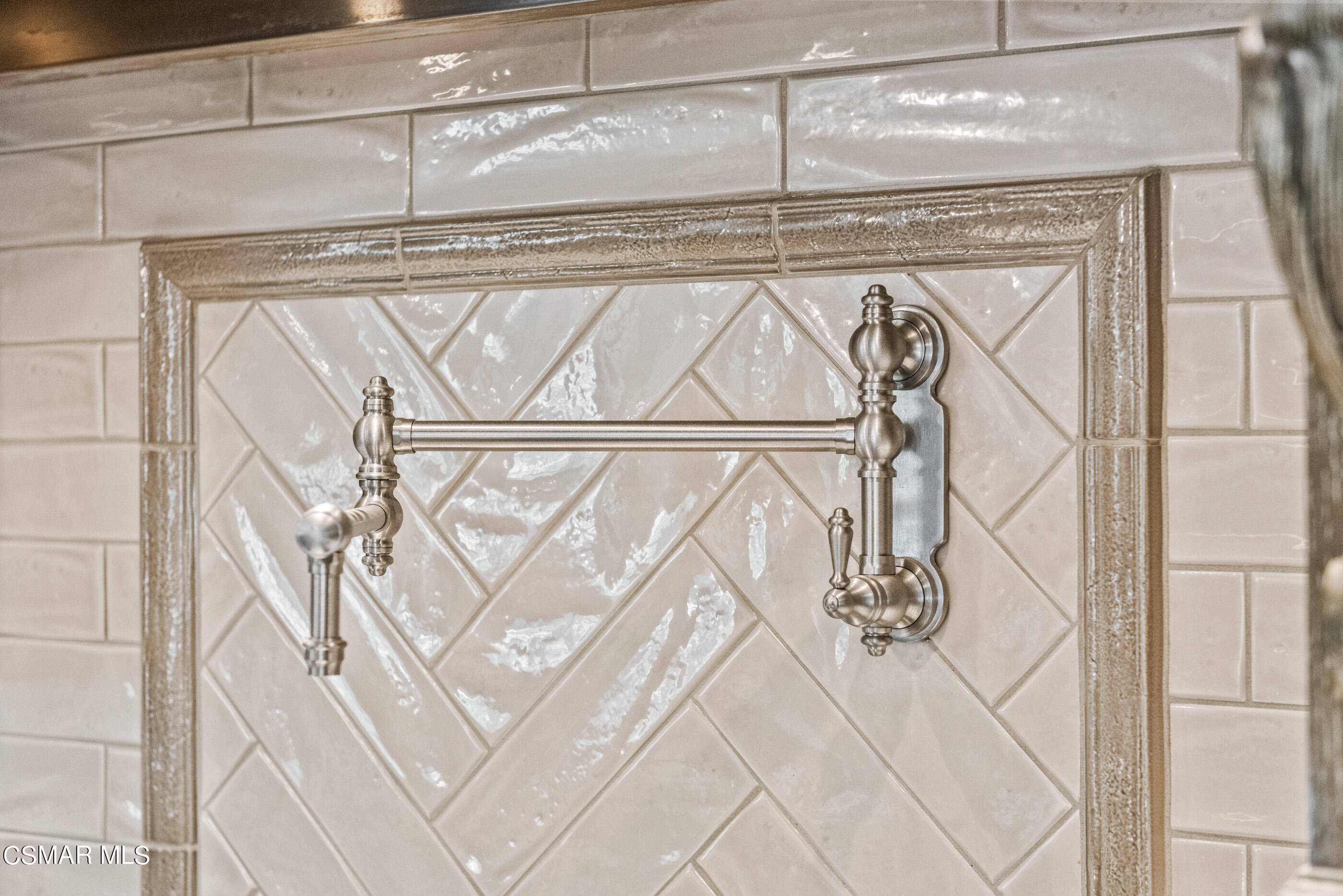 525 Aqueduct Court Simi Valley, CA 93065 - Photo 34 of 98 a close view of a shower in a room