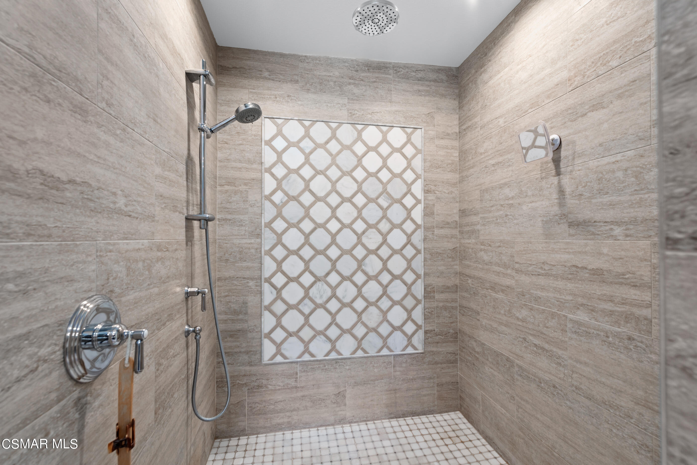 525 Aqueduct Court Simi Valley, CA 93065 - Photo 53 of 98 a bathroom with a shower