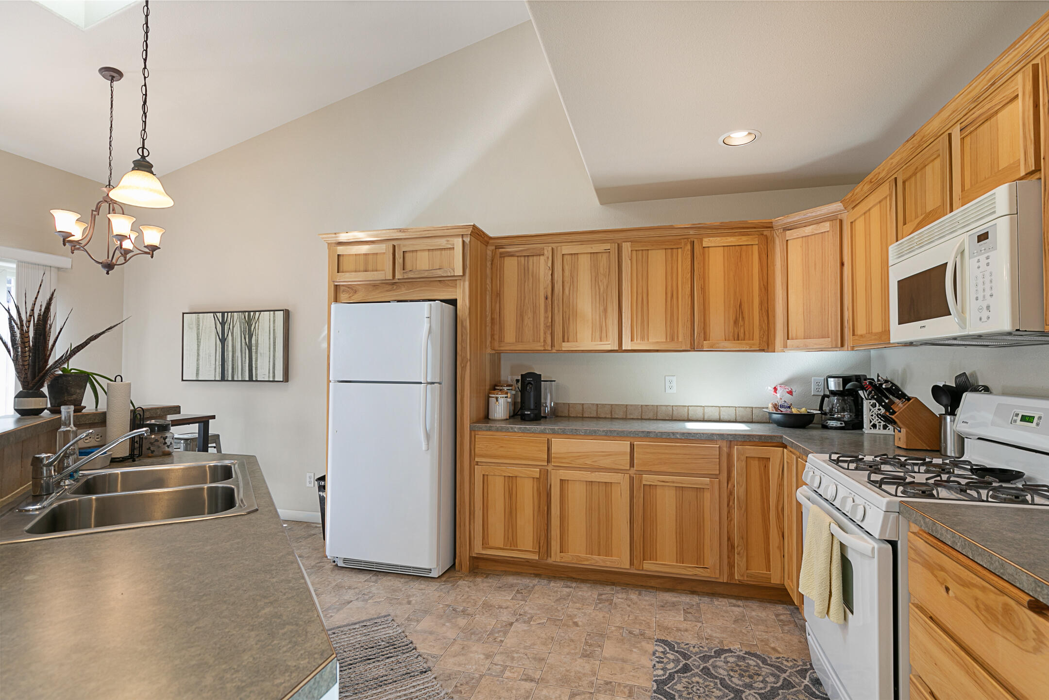 20871 Nova Loop Bend, OR 97701 - Photo 4 of 17 2021_04_20_20781_nova_loop-12