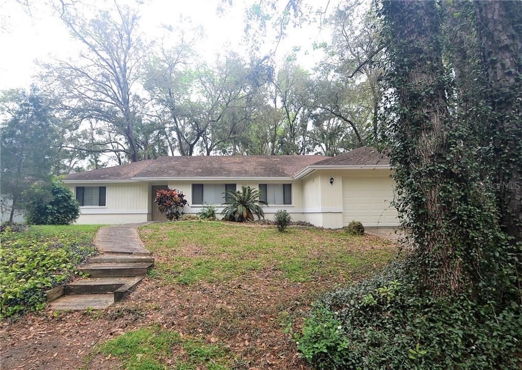 618 Sailfish Road Winter Springs, FL 32708 - Photo 1 of 1 a front view of a house with garden