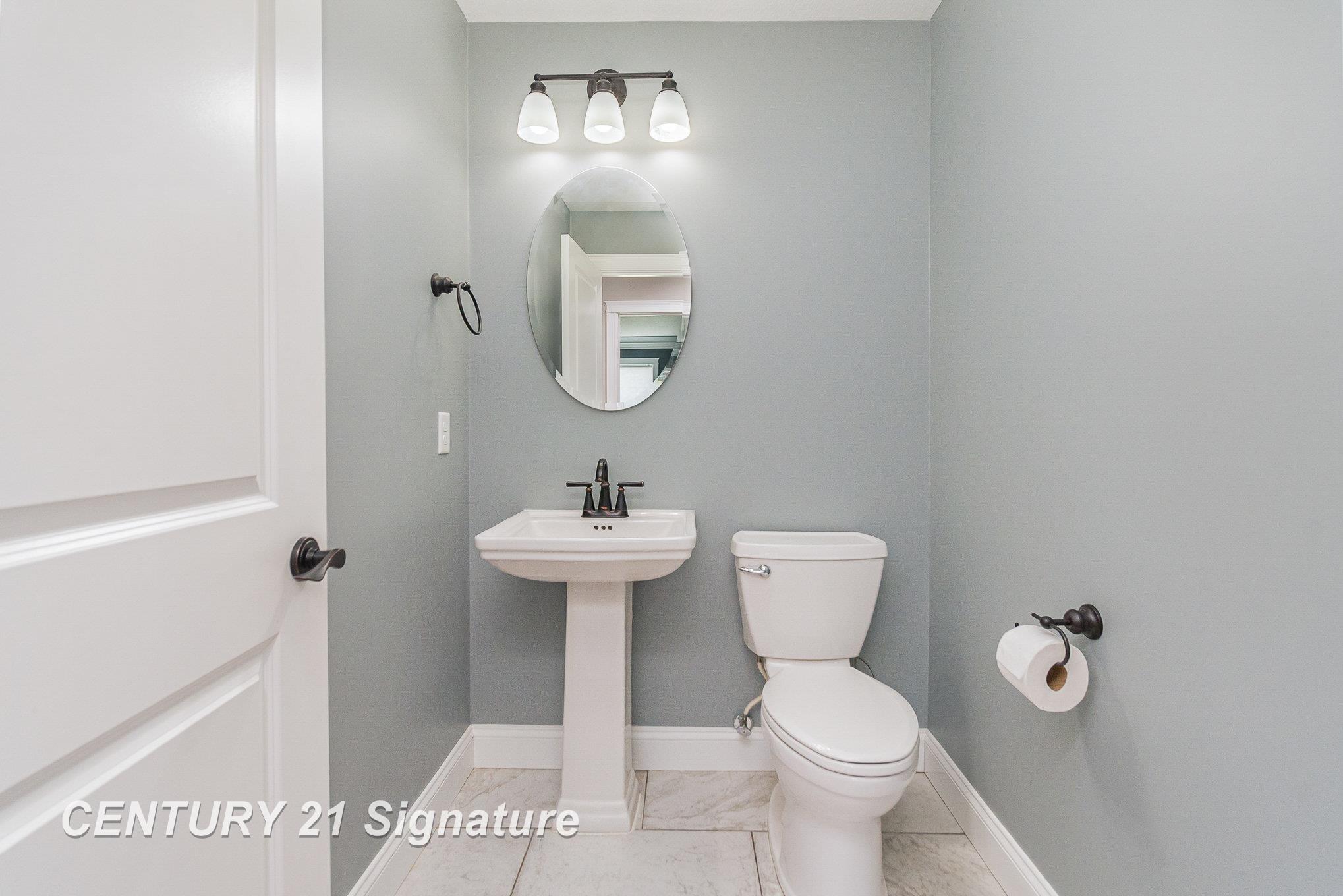 4100 Lawndale Road Saginaw, MI 48603 - Photo 11 of 40 50140932-fe8f538d-bf55-4203-abdf-76e748be93a4.JPG