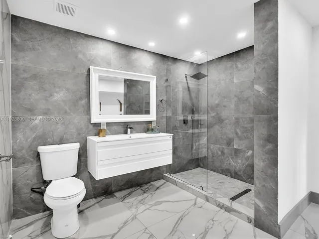 $1,250,000 | 440 Southeast 8th Avenue, Pompano Beach, FL 33060