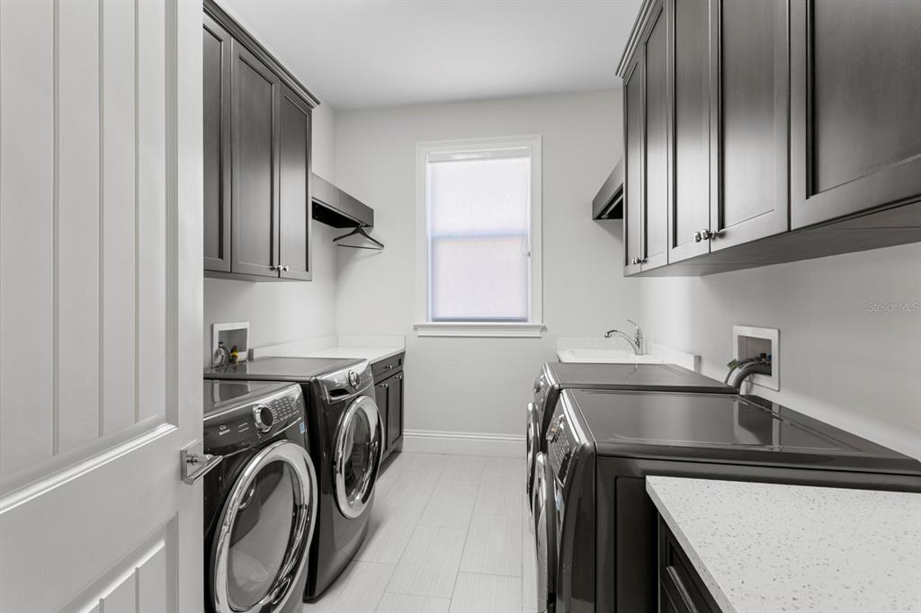 2604 South Bryant Circle Tampa, FL 33629 - Photo 35 of 49 a kitchen with a sink a stove and cabinets