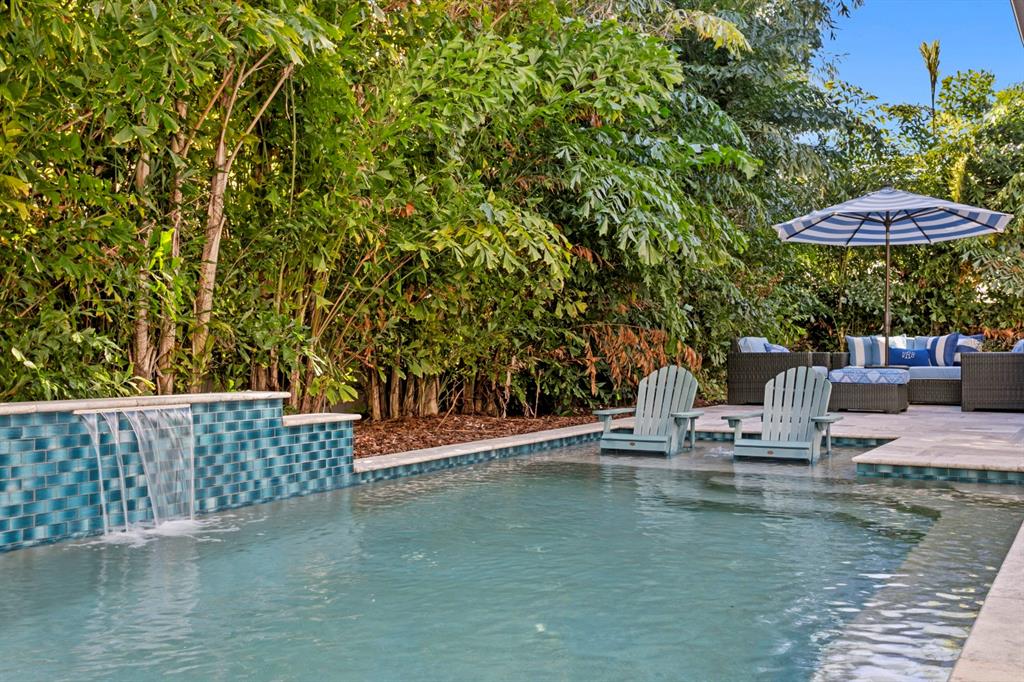 2604 South Bryant Circle Tampa, FL 33629 - Photo 47 of 49 a view of table and chair with swimming pool