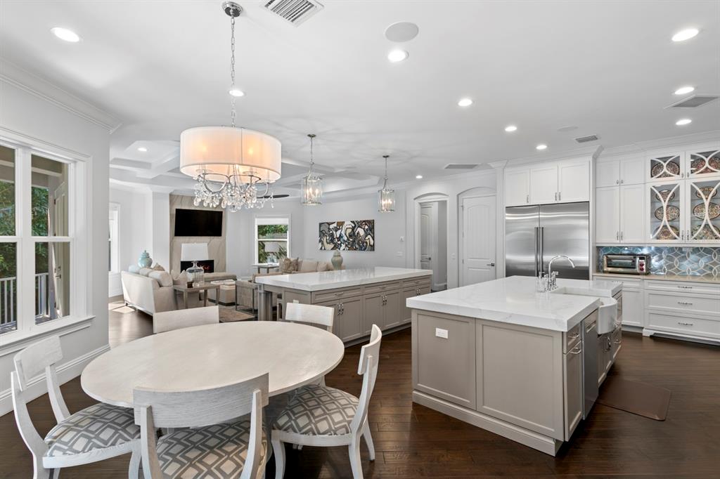 2604 South Bryant Circle Tampa, FL 33629 - Photo 7 of 49 a large kitchen with a table and chairs