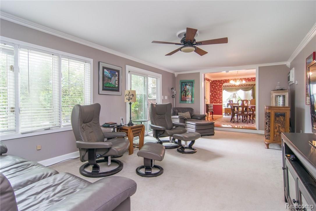 1732 Prestwick Road Grosse Pointe, MI 48236 - Photo 10 of 46 DSC_0837.jpg