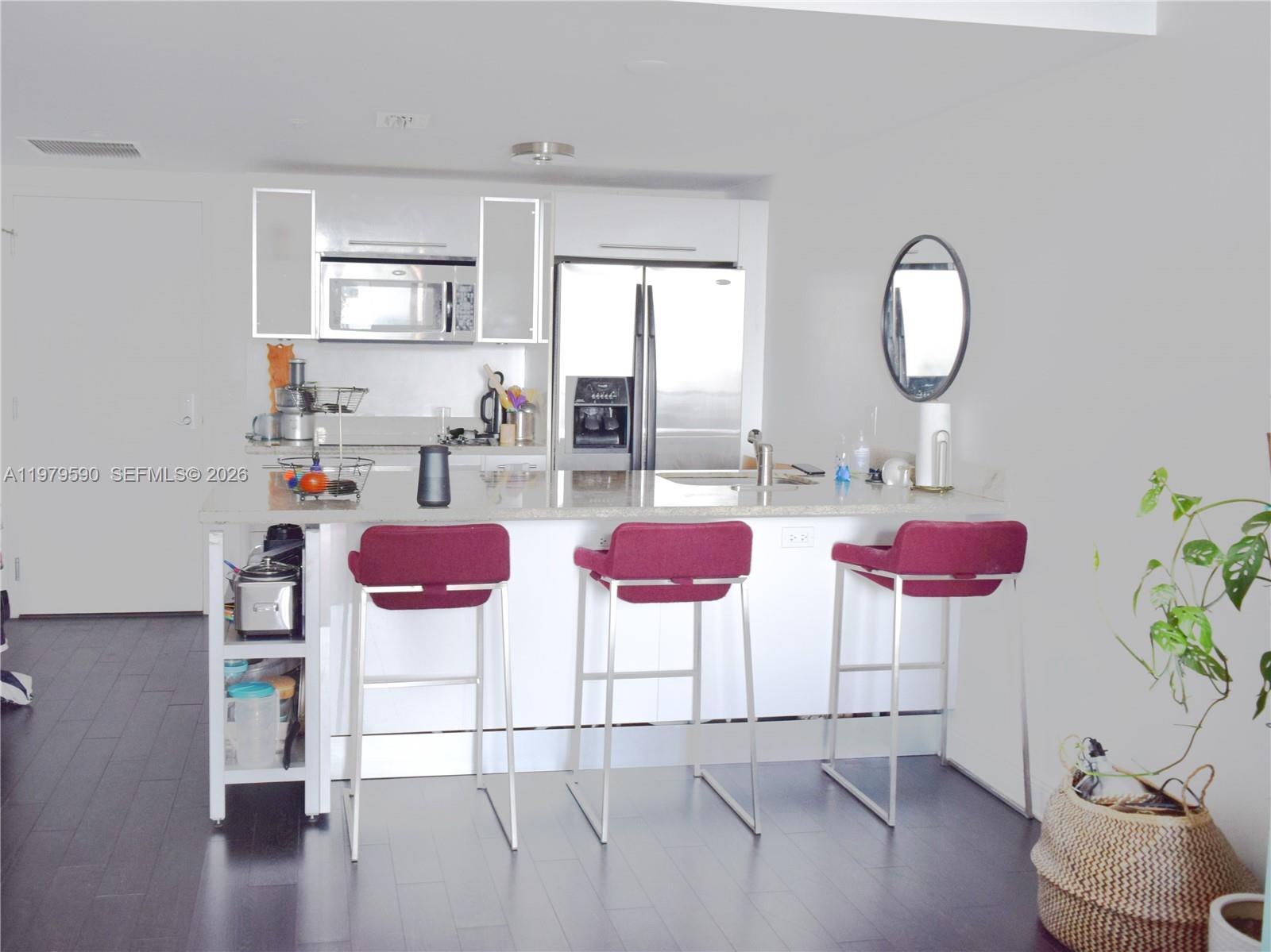 185 Southwest 7th Street, Unit 2814 Miami, FL 33130 - Photo 2 of 8 a kitchen with a table and chairs in it