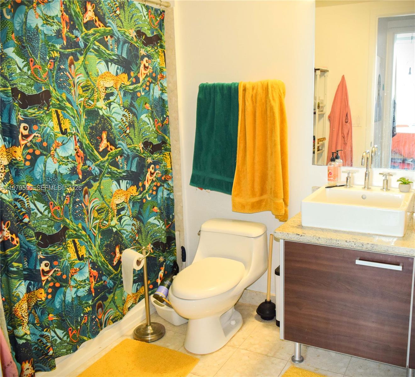 185 Southwest 7th Street, Unit 2814 Miami, FL 33130 - Photo 6 of 8 a bathroom with a toilet and a sink